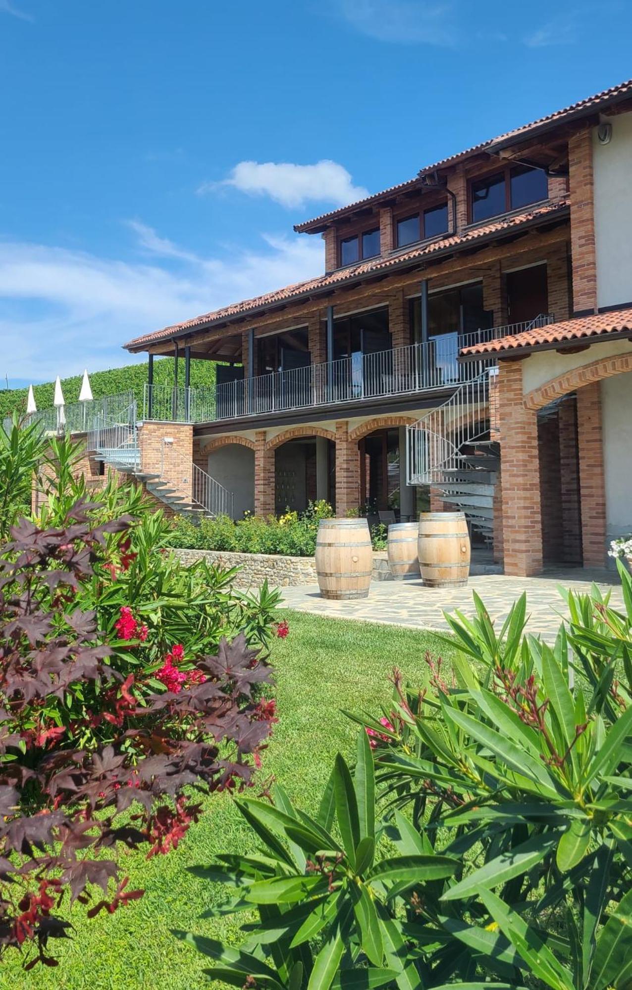 Villa Casa Castella - Adults Only - Langhe Diano dʼAlba Exterior foto